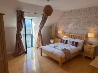 John's Luxury Seafront Apartment - 7