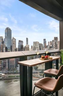 Skyline Escape 2BR Apt Crown with Pool & Free Tram - 7