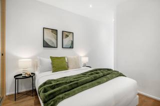 Skyline Escape 2BR Apt Crown with Pool & Free Tram - 5
