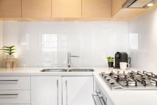 Skyline Escape 2BR Apt Crown with Pool & Free Tram - 2
