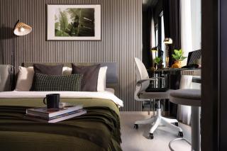 City Oasis: 5 Min to Metro, Pool & Gym, Essentials - 6