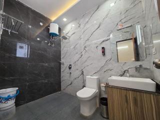 Sunhill Boutique Homestay by Lux Himalaya 6-Bhk - 1