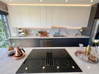 Ultra-Luxe 2BR on Doheny Newly Renovated - 8