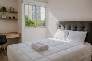 Stylish 2BR Retreat with Pool, Gym & Great Location - 7
