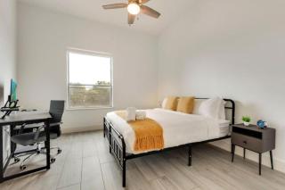 Contemporary 2BR I Gym I Parking I Workspace - 5