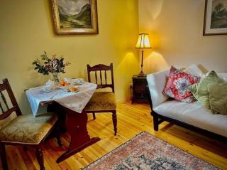 Cottage - Sleeps 3 - Parking - Garden - Lake Side - 2