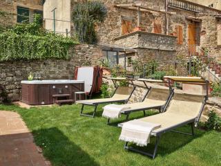 Montalcino Townhouse with Private Garden & Spa - 4