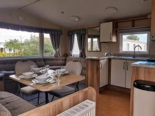 Charming 6 Berth Caravan For Hire By The Beach At California Cliffs Ref 50005Oc - 6