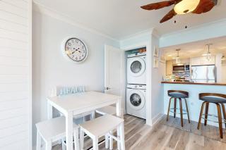 Coastal Living Retreat - 2