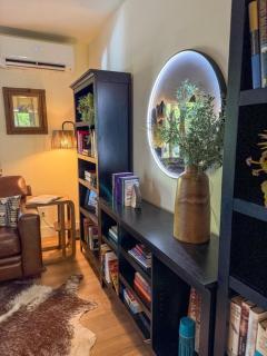 Timber Circle, Luxury Retreat - 0