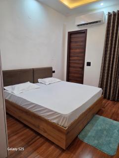 2 Bhk Eknav Villa Family & Couple friendly - 5