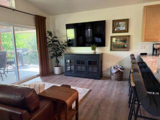 Timber Circle, Luxury Retreat - 8