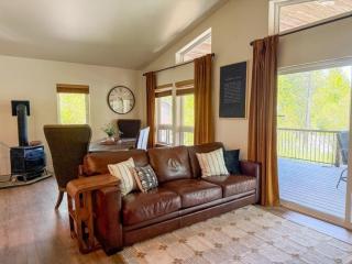 Timber Circle, Luxury Retreat - 6