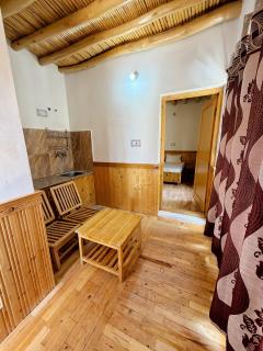 Sponbo Guest House, Leh - 4