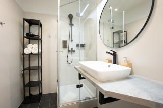 Brand new! Selfcheck-in, King size bed, free Wi-Fi - 6