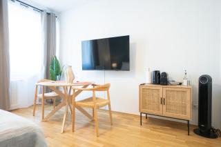 Brand new! Selfcheck-in, King size bed, free Wi-Fi - 8