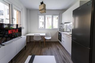 Modern 1BR City Apartment with Fast WiFi Sleeps 3 D4 - 0