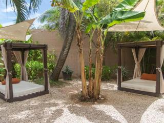 Beautiful DBL Bed Suite in the heart of PDC - 2