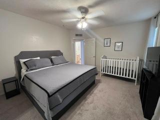 3bedroom- Spacious Open-Concept Home, Near Shops and Dining - 8