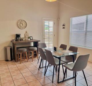 3bedroom- Spacious Open-Concept Home, Near Shops and Dining - 4