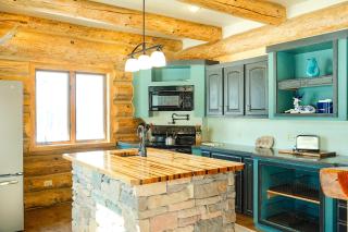 Stunning Log Cabin Getaway at The Hannu Haus - 7