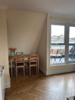 Stylish Temple Bar Penthouse 3-Bed with Balcony - 9