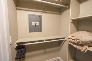 Rustic-Modern Townhome B - Ivy Wild Downtown - 5