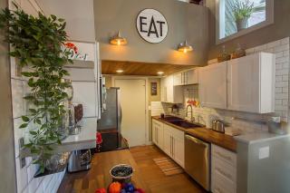 Rustic-Modern Townhome B - Ivy Wild Downtown - 1