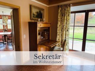 VILLA SEEBERG - by "Schloss Gessenberg" luxurious vacation home with lake and mountain views, suitable for families and friends - 6
