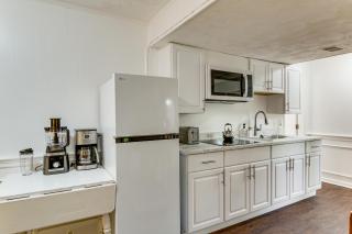 4 Mi to Lake Bernard Frank! Bright Unit w/ Patio - 9