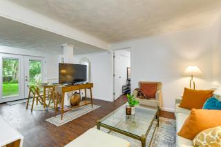 4 Mi to Lake Bernard Frank! Bright Unit w/ Patio - 4