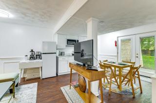4 Mi to Lake Bernard Frank! Bright Unit w/ Patio - 2