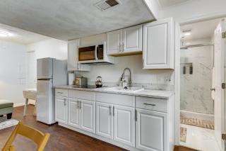 4 Mi to Lake Bernard Frank! Bright Unit w/ Patio - 1