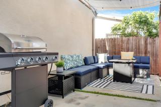 Spacious 5BR, LAX, Beach, SoFi-Sleeps 16 - 2