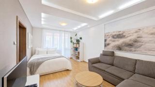 2BR APT with garage parking, walking to centre and stadiums - 0