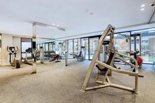 Sky High City Southbank 1BR with Pool and Gym - 5
