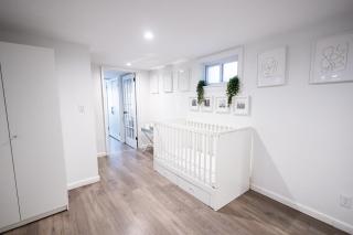 Minimal 1bed APT basement with free parking - 3