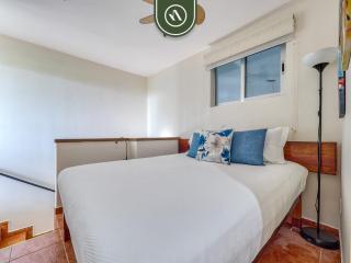 Beachfront 2BR Condo with Pool and Beachclub - 8