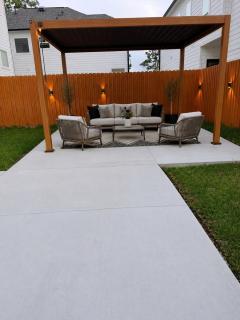 Luxury Houston World Cup Retreat with Large Yard - 8