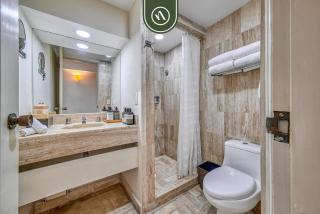 Beachfront 2 BR Condo - Beach - Pools - Tennis - 4