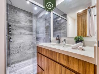 Luxury Oceanfront 3 BR Condo - Pools - 1