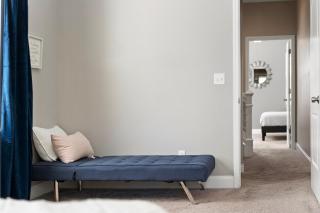 Spacious Home for 10 - Backyard - Sleeps Groups - 2