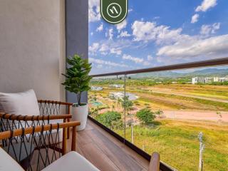 Luxury Oceanfront 3 BR Condo with Balcony - 4