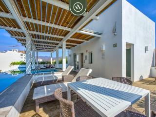 New 1 BR Condo - Oceanview Pool - 2 min to Beach - 5