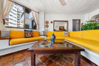 Ocean view 2Br Condo-Balcony-Beach-Pool - 305 - 8