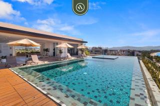 New Stylish 1 BR Condo - Ocean Views - Flex Room - 2