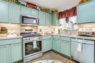 4 Mi to Lake Houston! Single-Level Home w/ Yard - 8