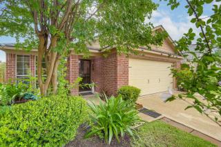 4 Mi to Lake Houston! Single-Level Home w/ Yard - 7