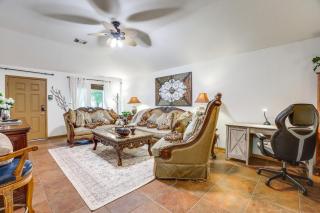 4 Mi to Lake Houston! Single-Level Home w/ Yard - 4
