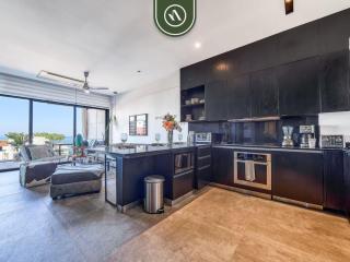 Oceanview Condo with Amazing Rooftop Pool - Gym - 4